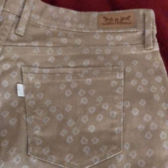 LEVI’S size 12 tan & white Jean shorts never worn - Picture 7 of 8